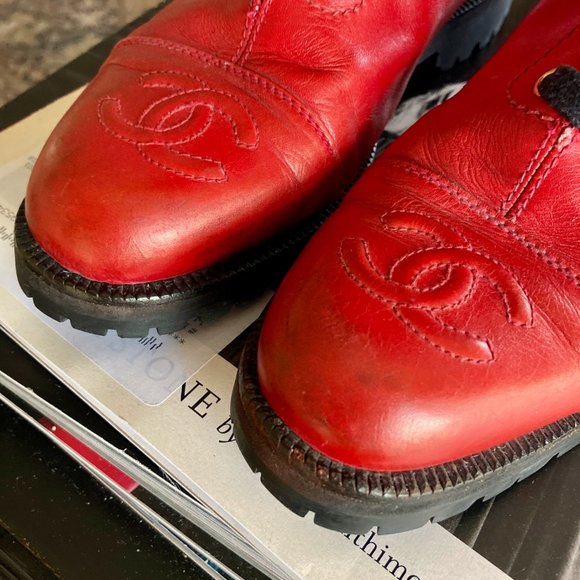 CHANEL One of a Kind A/W 1992 red leather lace up combat boots runway worn 38 - Picture 7 of 16